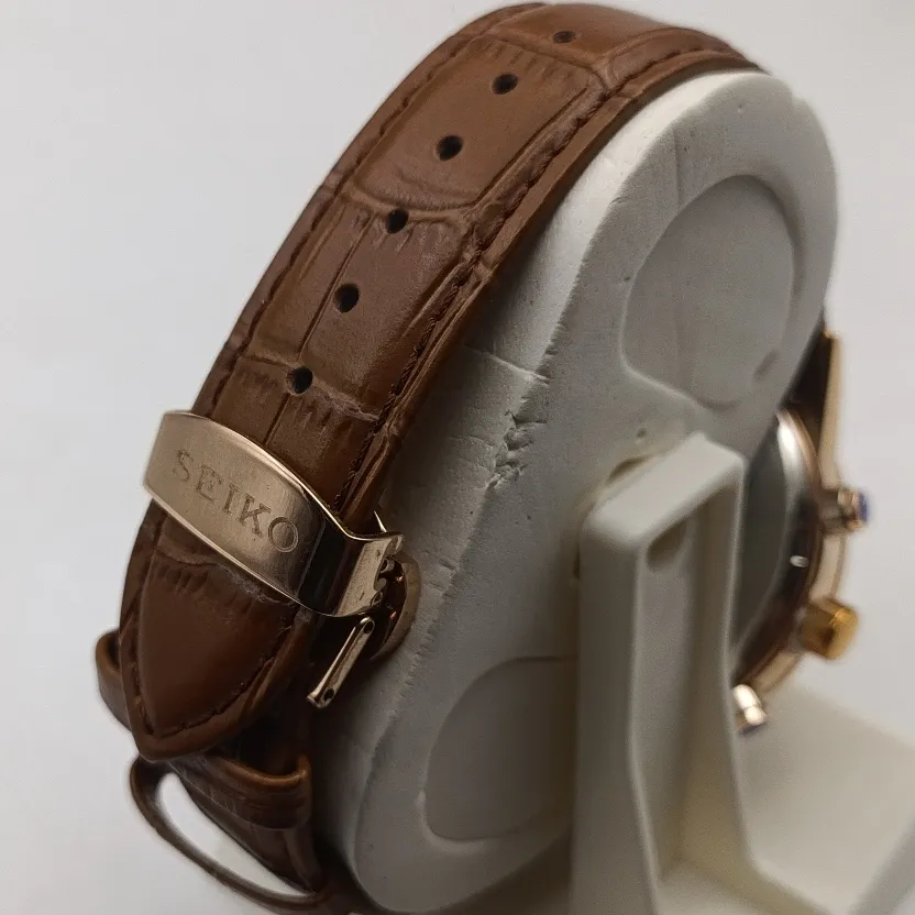 ساعت مردانه سیکو رزگلد صفحه سفید چرمی طرح سه موتور
