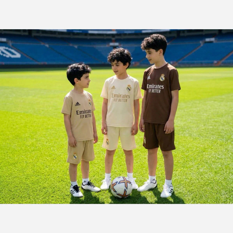 تیشرت شلوارک پسرانه طرح رئال مادرید سایز 45 تا 65 رنگ کرم نسکافه ای شکلاتی